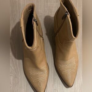 Tan Women's Pointed-Toe Western Ankle Boots